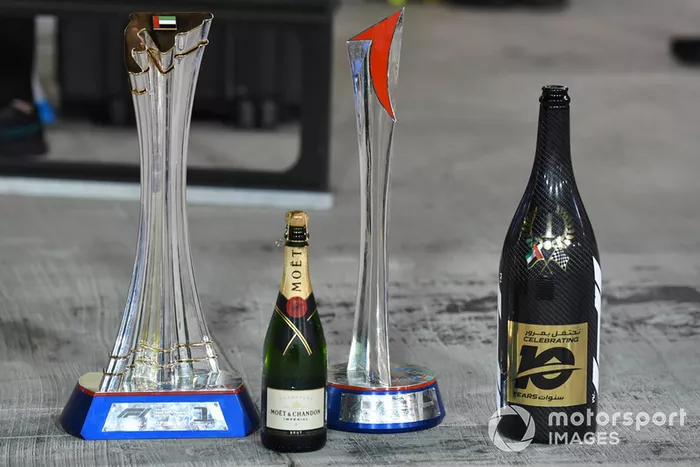 Trofeos y champagne