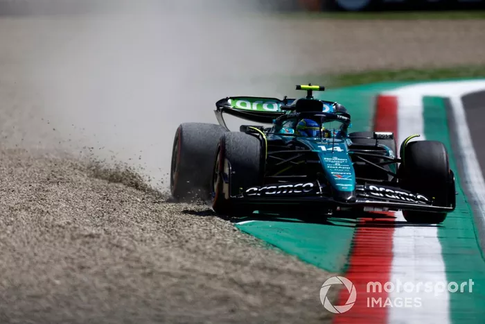 Fernando Alonso, Aston Martin AMR24, s'égare dans les graviers
