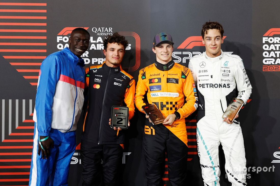 Khaby Lame, Oscar Piastri, McLaren F1 Team, 1. miejsce, Lando Norris, McLaren F1 Team, 2. miejsce, George Russell, Mercedes-AMG F1 Team, 3. miejsce