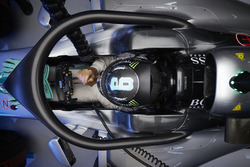 Нико Росберг, Mercedes AMG F1 W07 Hybrid с системой защиты головы