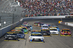 Départ : Carl Edwards, Joe Gibbs Racing Toyota leads