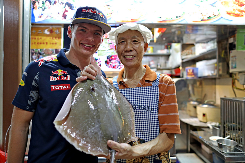 Max Verstappen Red Bull Racing en el centro de comida Newton