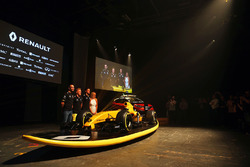 Cyril Abiteboul, Renault Sport F1 Managing Director, Kevin Magnussen, Renault Sport F1 Team, Jolyon Palmer, Renault Sport F1 Team and Ellie Jean Coffey