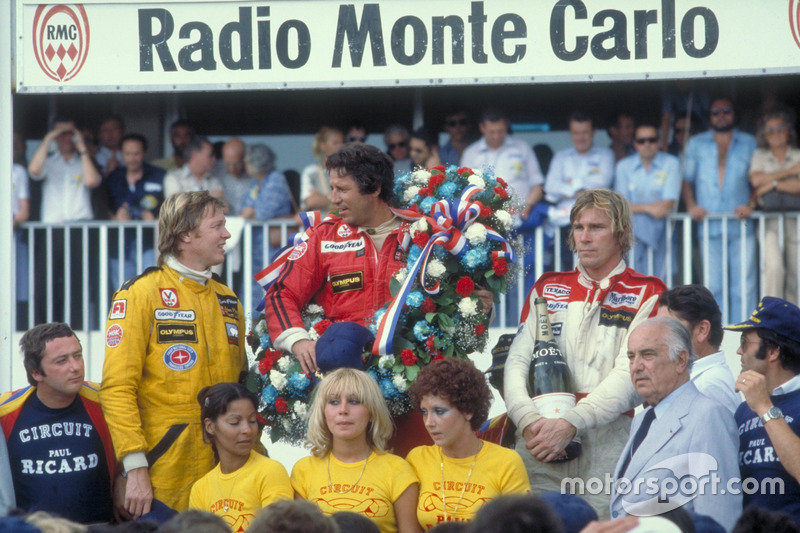 Podium: winner Mario Andretti, Team Lotus Ford, second place Ronnie Peterson, Team Lotus Ford, third place James Hunt, McLaren Ford