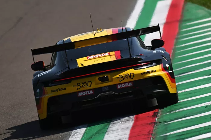 #92 The Bend Manthey Porsche 911 GT3 R: Yasser Shahin, Riccardo Pera, Richard Lietz