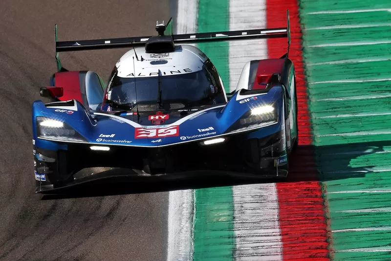 N° 35 Alpine Endurance Team Alpine A424 : Antonio Felix Da Costa, Ferdinand Habsburg, Charles Milesi