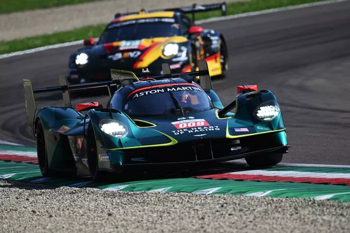 #009 Aston Martin Thor Team Aston Martin Valkyrie: Alex Riberas, Marco Sorensen