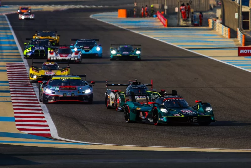 #009 Aston Martin Thor Team Aston Martin Valkyrie : Alex Riberas, Marco Sorensen, Roman De Angelis
