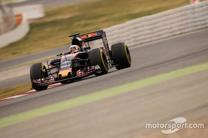 Carlos Sainz Jr, Scuderia Toro Rosso STR11
