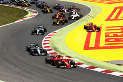 Sebastian Vettel, Ferrari SF70H, Lewis Hamilton, Mercedes AMG F1 W08, Valtteri Bottas, Mercedes AMG F1 W08, Kimi Raikkonen, Ferrari SF70H, después del contacto
