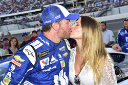 Dale Earnhardt Jr., Hendrick Motorsports Chevrolet, mit Ehefrau Amy