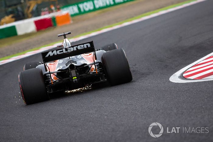Fernando Alonso, McLaren MCL32 chispas