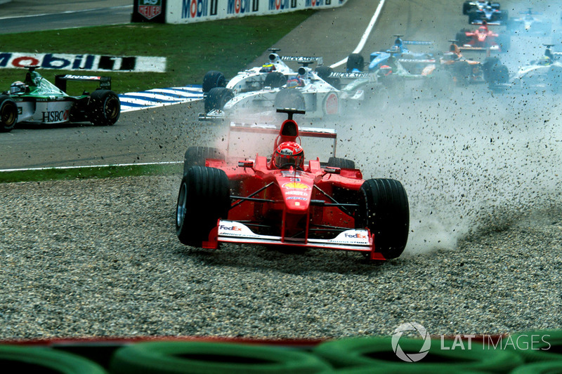 Départ : accident de Michael Schumacher, Ferrari F1 2000