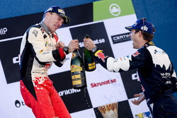 Podium : le vainqueur Jari-Matti Latvala, Toyota Racing et le troisième, Sébastien Ogier, M-Sport