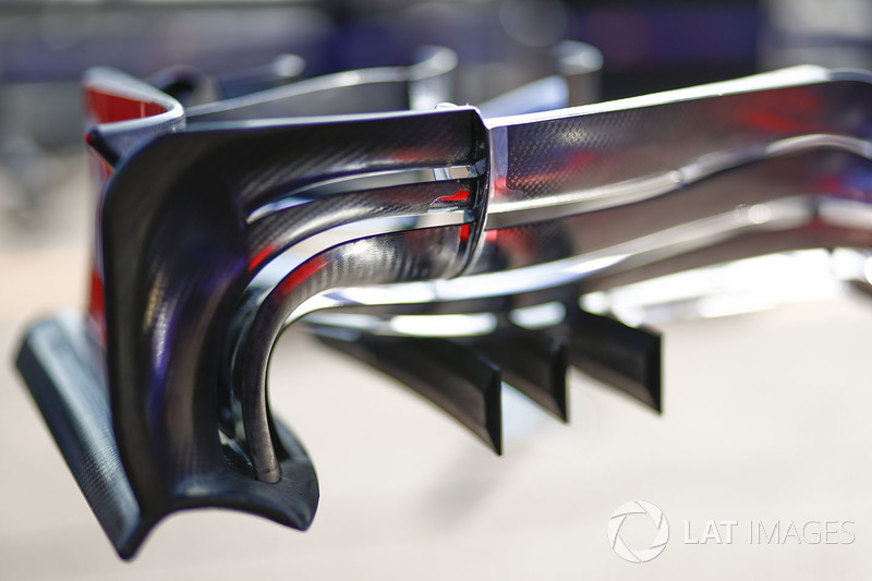 Scuderia Toro Rosso STR12, detalle del alerón delantero