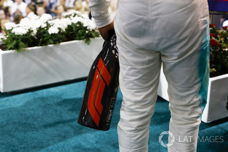 The new F1 Logo on the side of the champagne