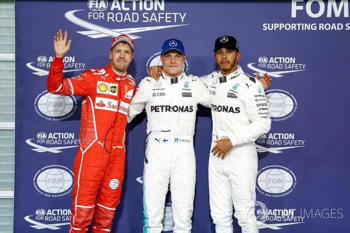 Ganador de la pole Valtteri Bottas, Mercedes AMG F1, segundo Lewis Hamilton, Mercedes AMG F1 y tercero Sebastian Vettel, Ferrari