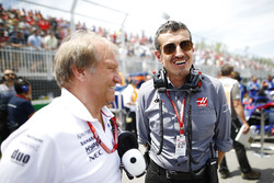 Bob Fernley, Subdirector del equipo, Force India, y Guenther Steiner, Director del equipo, Haas F1
