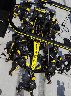 Nico Hulkenberg, Renault Sport F1 Team R.S. 18, effettua un pit stop