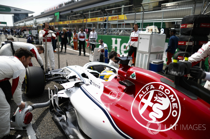 Marcus Ericsson, Sauber C37 Ferrari, in griglia