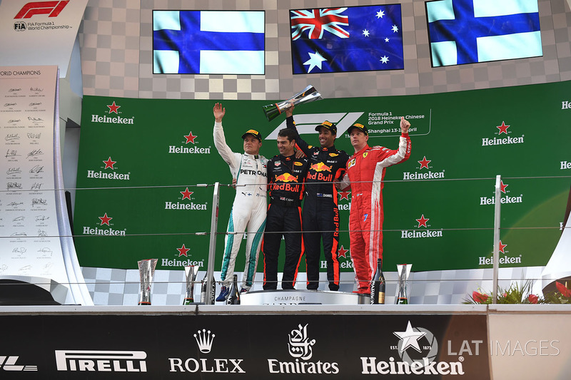 Podio: ganador de la carrera Daniel Ricciardo, Red Bull Racing, segundo lugar Valtteri Bottas, Mercedes-AMG F1, tercer lugar Kimi Raikkonen, Ferrari