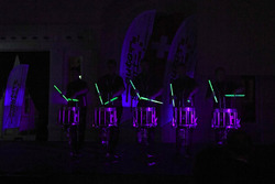 Die Unterhaltungsgruppe Drumming Entertainment Stickstoff