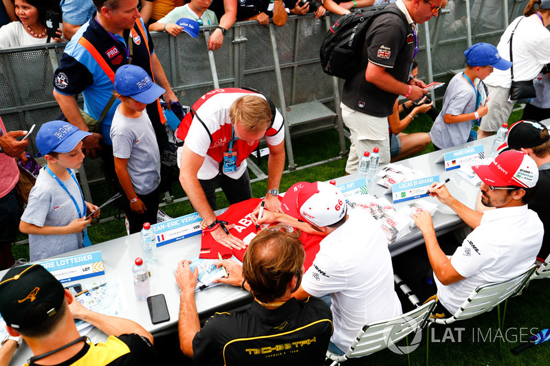 Daniel Abt, Audi Sport ABT Schaeffler, signs autographs for fans