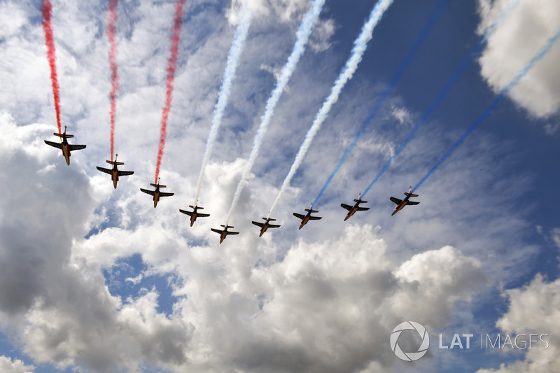 Patrouille de France flypast