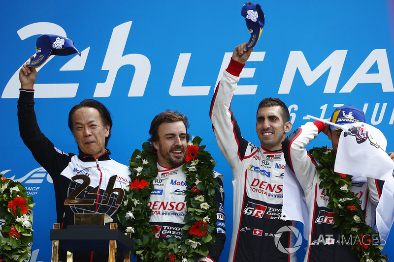 Podio: los ganadores de las 24 horas de Le Mans 2018 Sébastien Buemi, Kazuki Nakajima, Fernando Alonso, Toyota Gazoo Racing