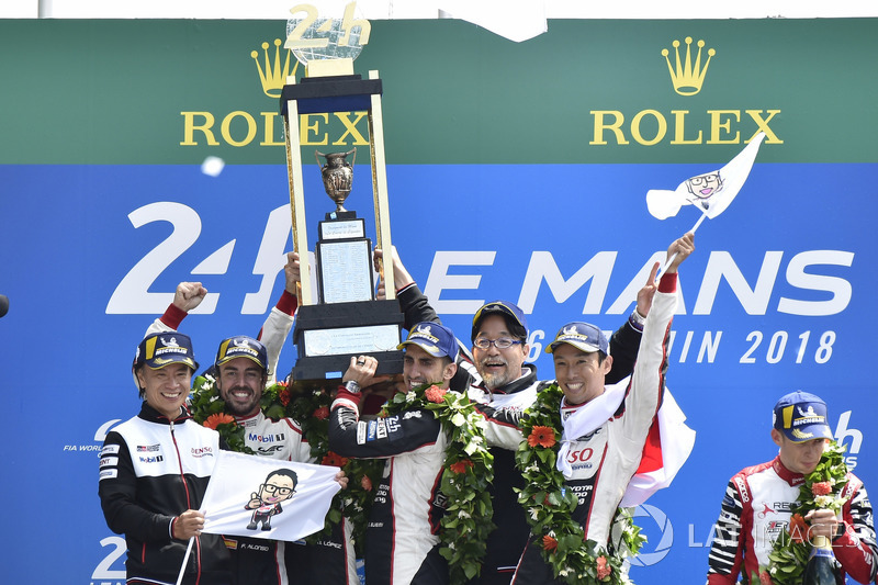 Overall podium: winners Sébastien Buemi, Kazuki Nakajima, Fernando Alonso, Toyota Gazoo Racing, second place Mike Conway, Kamui Kobayashi, Jose Maria Lopez, third place Mathias Beche, Gustavo Menezes, Thomas Laurent, Rebellion Racing