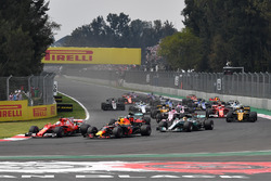 Max Verstappen, Red Bull Racing RB13 y Sebastian Vettel, Ferrari SF70H