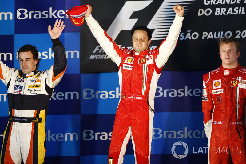 Podium: second place Fernando Alonso, Renault R28, Race winner Felipe Massa, Ferrari, third place Ki