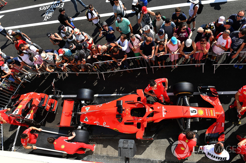 Ferrari SF71H and fans