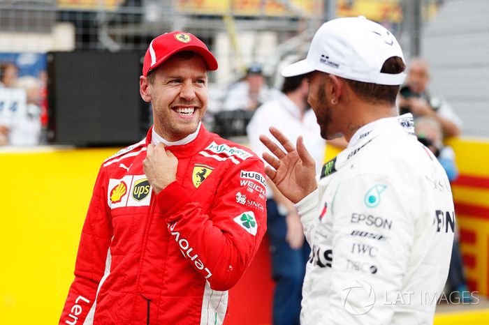Sebastian Vettel, Ferrari, tercero en la clasificación del GP de Francia y Lewis Hamilton, Mercedes AMG F1, poleman