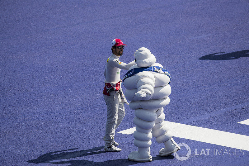 Lucas di Grassi, Audi Sport ABT Schaeffler, greets the Michelin man