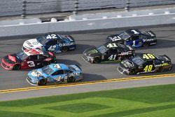 Kevin Harvick, Stewart-Haas Racing Ford Fusion, Austin Dillon, Richard Childress Racing Chevrolet Ca