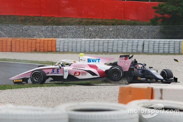 Choque de Tadasuke Makino, RUSSIAN TIME y Nirei Fukuzumi, BWT Arden