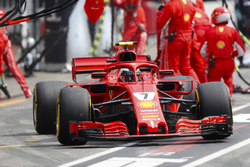 Kimi Raikkonen, Ferrari SF71H, makes a pit stop