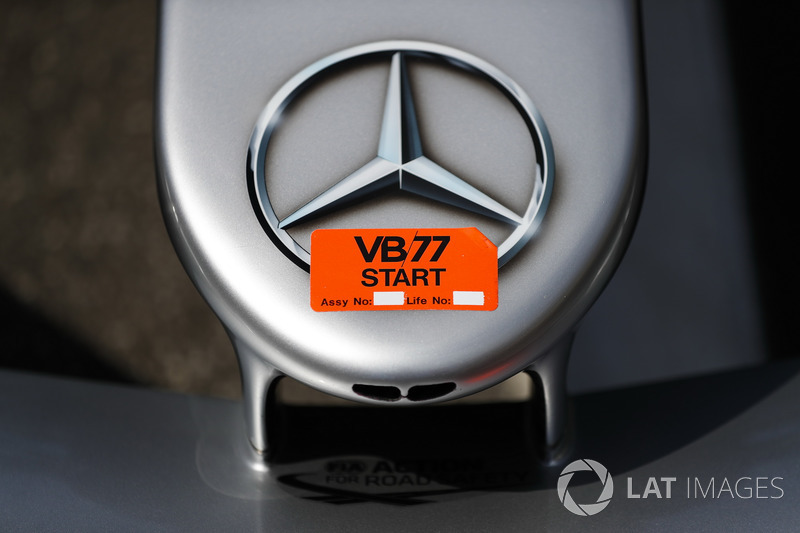 Logo Mercedes sur la voiture de Valtteri Bottas