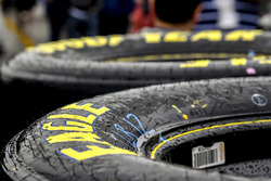 Lluvia sobe neumáticos Goodyear