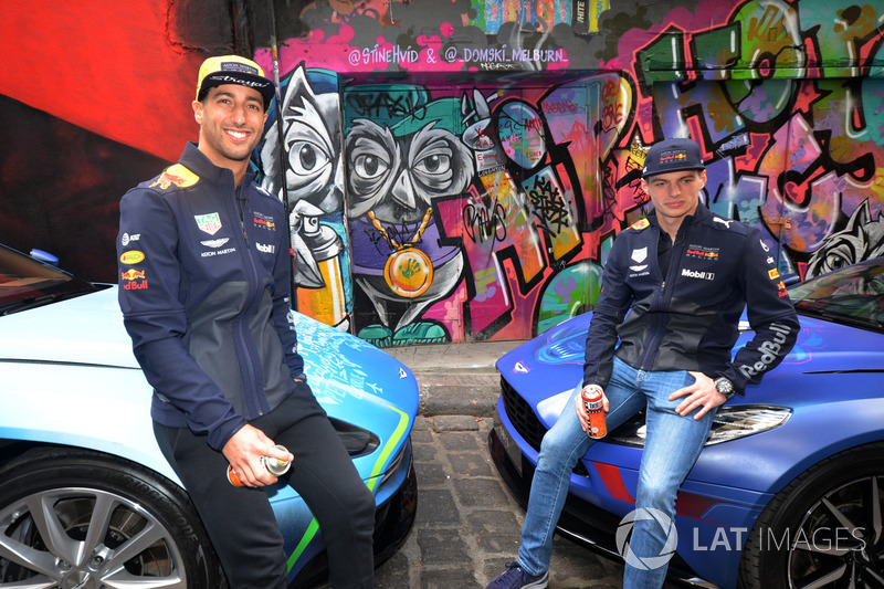 Daniel Ricciardo, Red Bull Racing e Max Verstappen, Red Bull Racing con una Aston Martin DB11 in stile street art in Hosier Lane