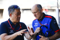 Masashi Yamamoto, General Manager, Honda Motorsport, and Franz Tost, Team Principal, Toro Rosso
