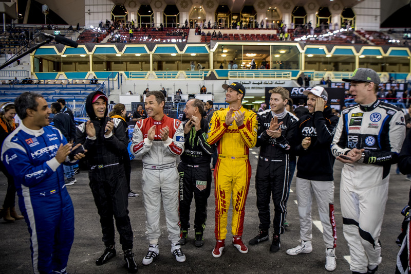 Los pilotos aplauden al ganador