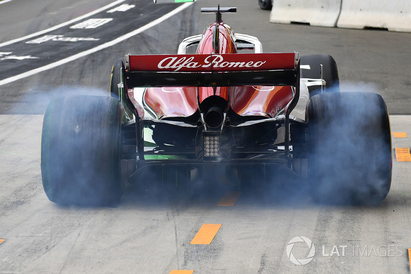 Marcus Ericsson, Sauber C37, fait de la fumée