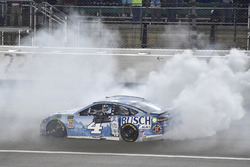 1. Kevin Harvick, Stewart-Haas Racing, Ford Fusion Busch Light