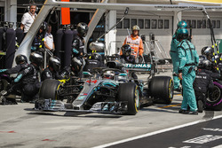 f1-hungarian-gp-2018-lewis-hamilton-mercedes-amg-f1-w09-pit-stop Hamilton não enfrenta dificuldades e vence na Hungria Esportes f1-hungarian-gp-2018-lewis-hamilton-mercedes-amg-f1-w09-pit-stop Hamilton não enfrenta dificuldades e vence na Hungria Esportes