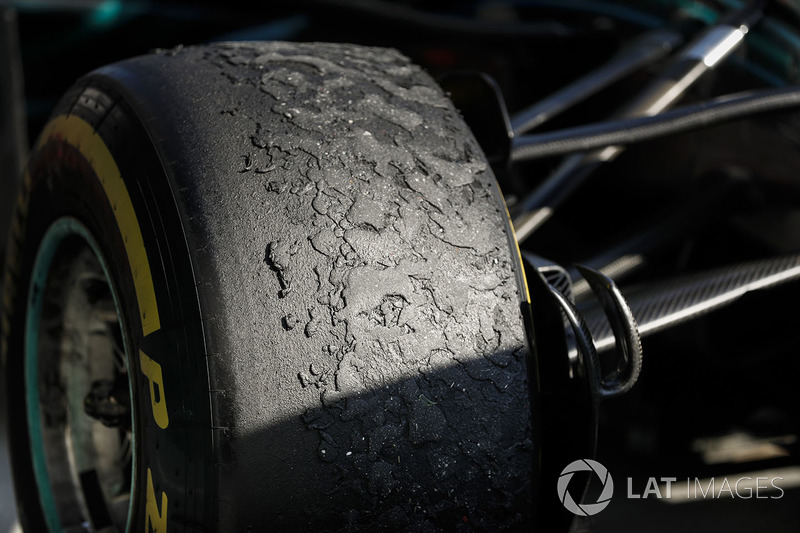 Bekas ban Mercedes AMG F1 W09