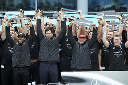Lewis Hamilton F1 de Mercedes AMG, Toto Wolff, Director Ejecutivo de Mercedes AMG F1, Niki Lauda, Pr