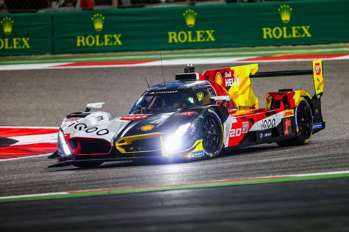 #20 BMW M Team WRT BMW M Hybrid V8: Sheldon Van Der Linde, Rene Rast, Robin Frijns