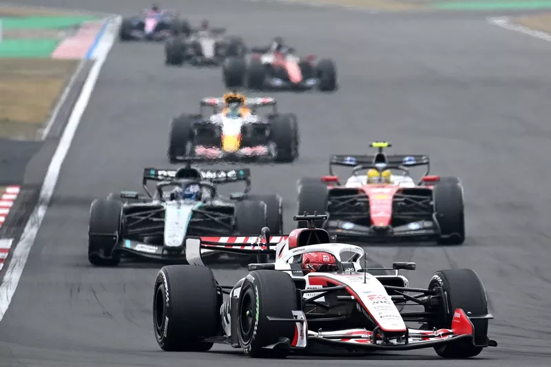 George Russell, Mercedes; Esteban Ocon, Haas F1 Team
